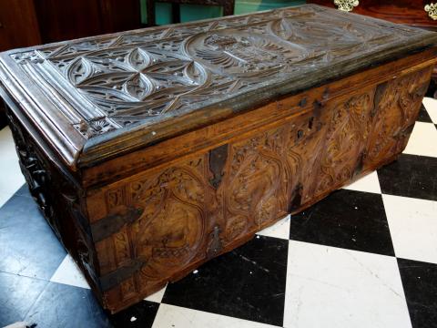 Continental chest